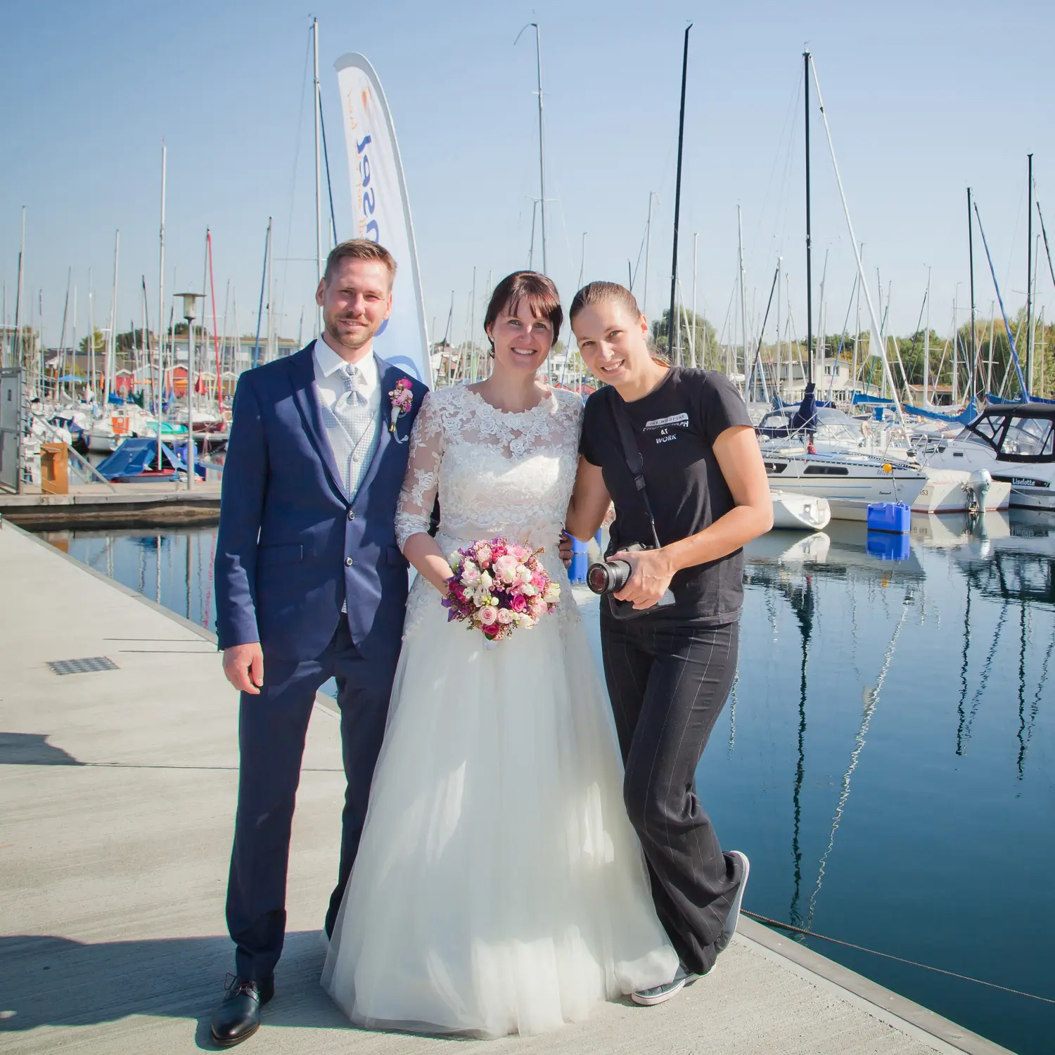 Ina Wildfuhr mit Hochzeitspaaren